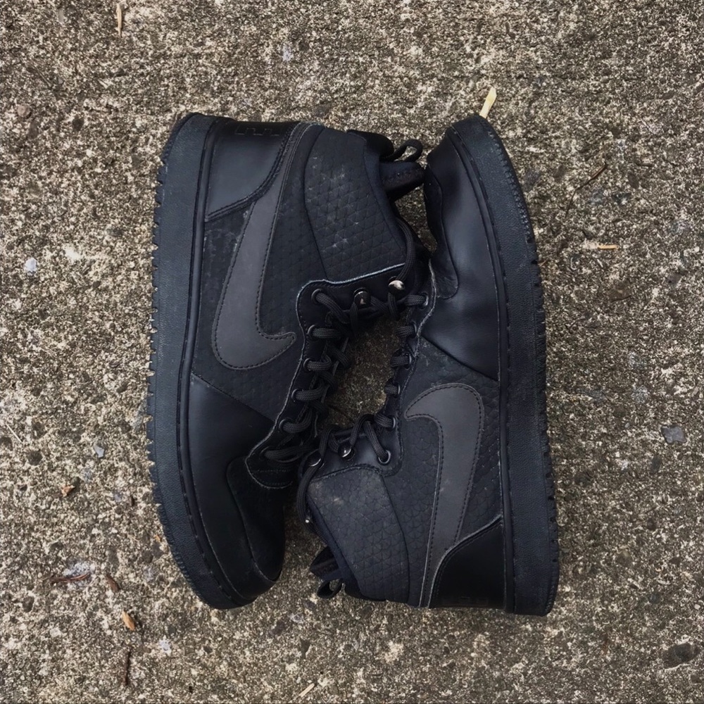 🚨SALE🚨Nike Court Borough Mid Winter Shoes